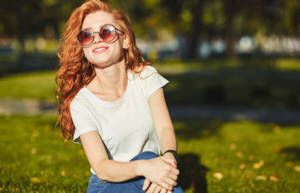 la couleur de lunettes de soleil selon vos cheveux