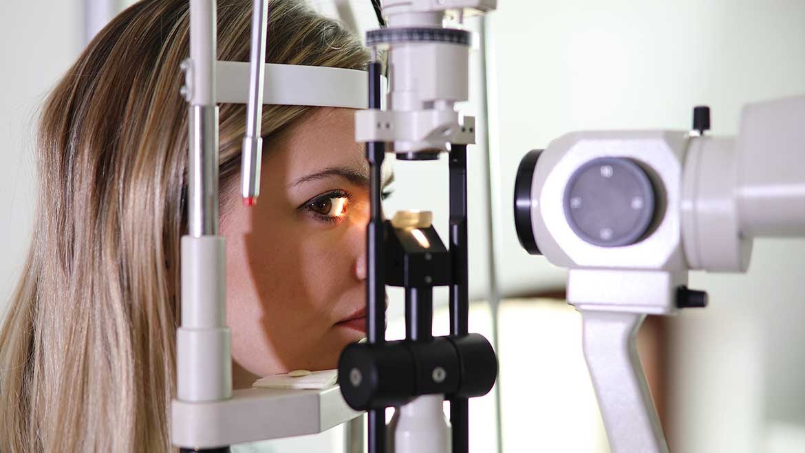 Eye test for contact lenses